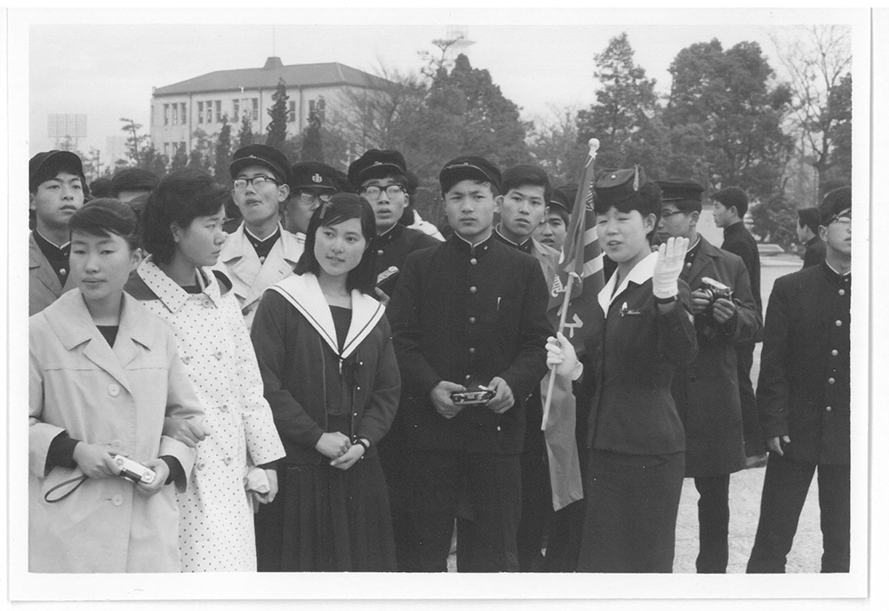 同じクラス(210組)のクラスメートと共に。私の左側の女子生徒は人気No1の長谷川美代ちゃん。