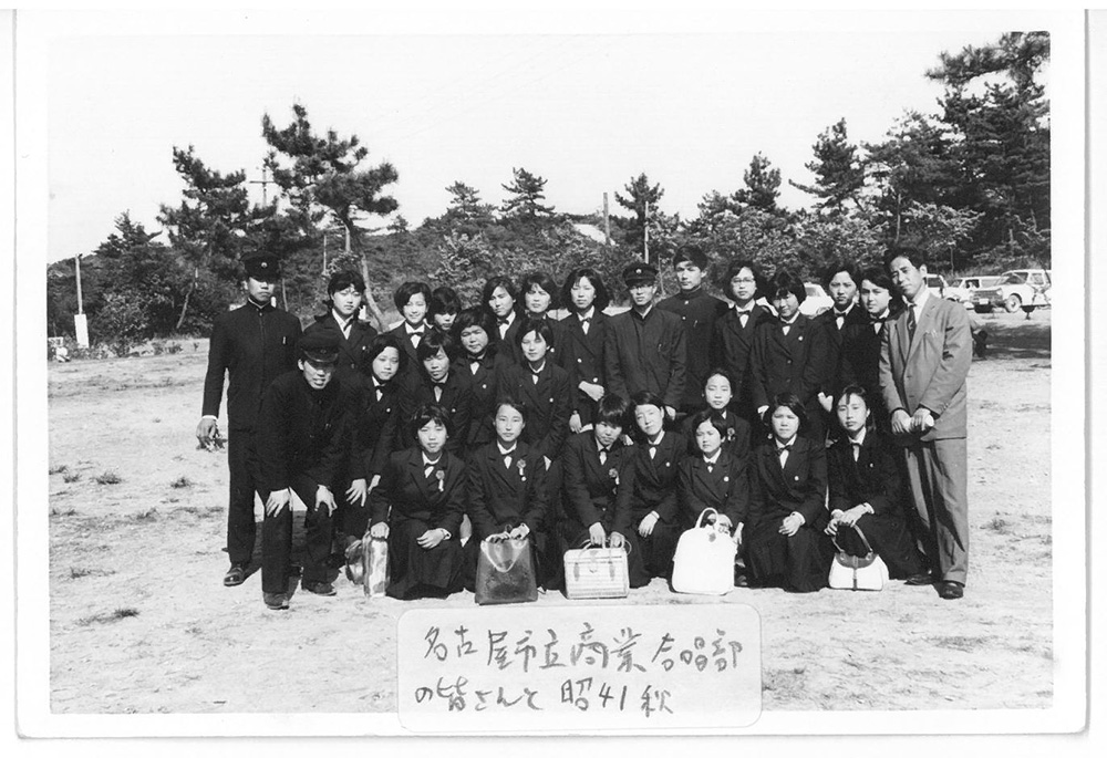 名古屋市立商業(CA)高校の合唱部を大学入学後すぐに、押しかけ指導者になり、毎日のように合唱指導に通った。もちろん無償であるった。