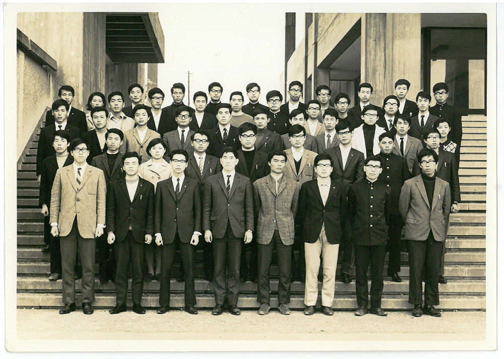 名大豊田講堂北側