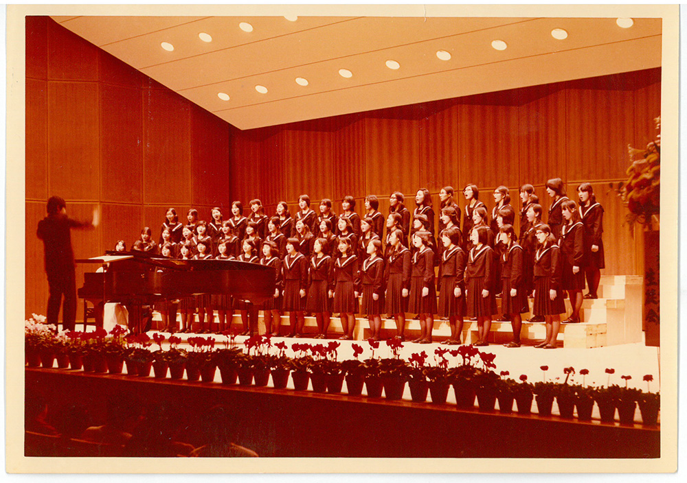 当時の愛知県で名古屋市立北高校についでコンクールで良い成績を取っていた名古屋短大付属高校(現桜花高校)の指導を任された。この写真はその定期演奏会
