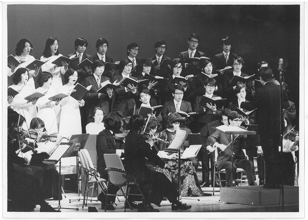 名大グリーンハーモニーの第7回定期に客演し、伴奏に当時指揮していた名大交響楽団が加わった