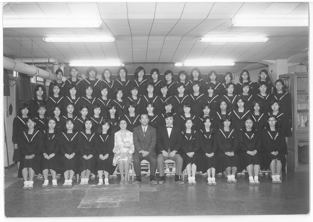 卒業アルバム用の合唱部集合写真